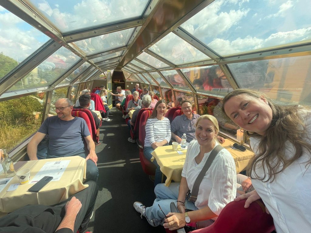 Im Panoramawagen vom Rheingold Bild 1